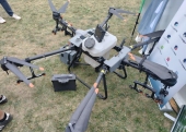 18. dron DJI przeznaczony do wykonywania precyzyjnych oprysków polowych